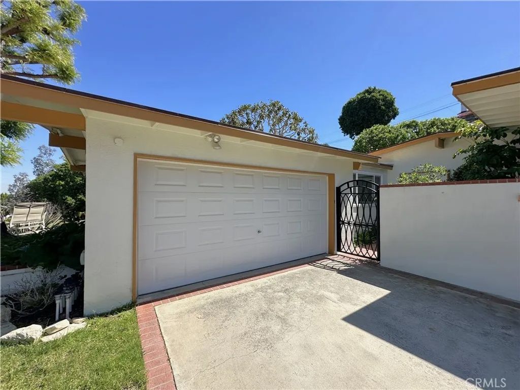 Photo of 42 Rollingwood Drive, Rolling Hills Estates, CA 90274 (MLS # SB26060833)