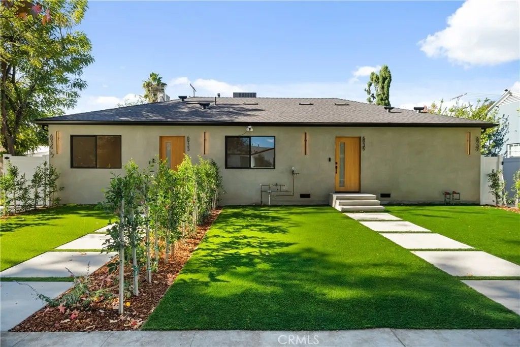 Photo of 6935 Jellico Avenue, Lake Balboa, CA 91406 (MLS # SR25280653)