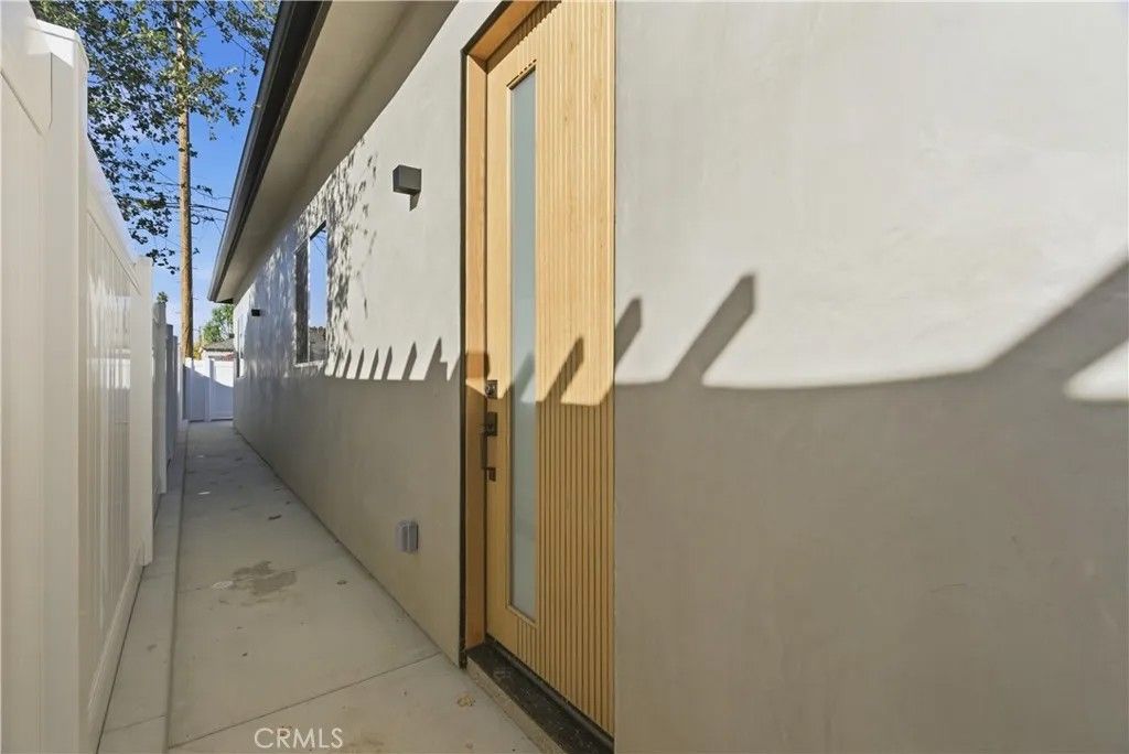 Photo of 6935 Jellico Avenue, Lake Balboa, CA 91406 (MLS # SR25280653)