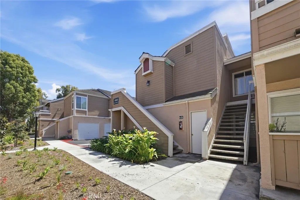 10452 W Briar Oaks