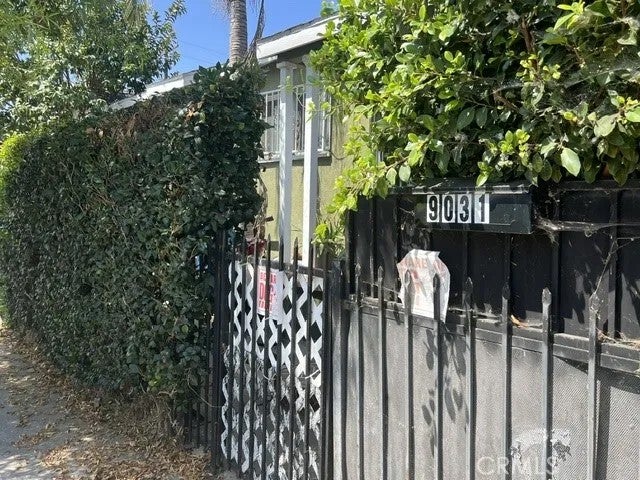 1202 W 90th