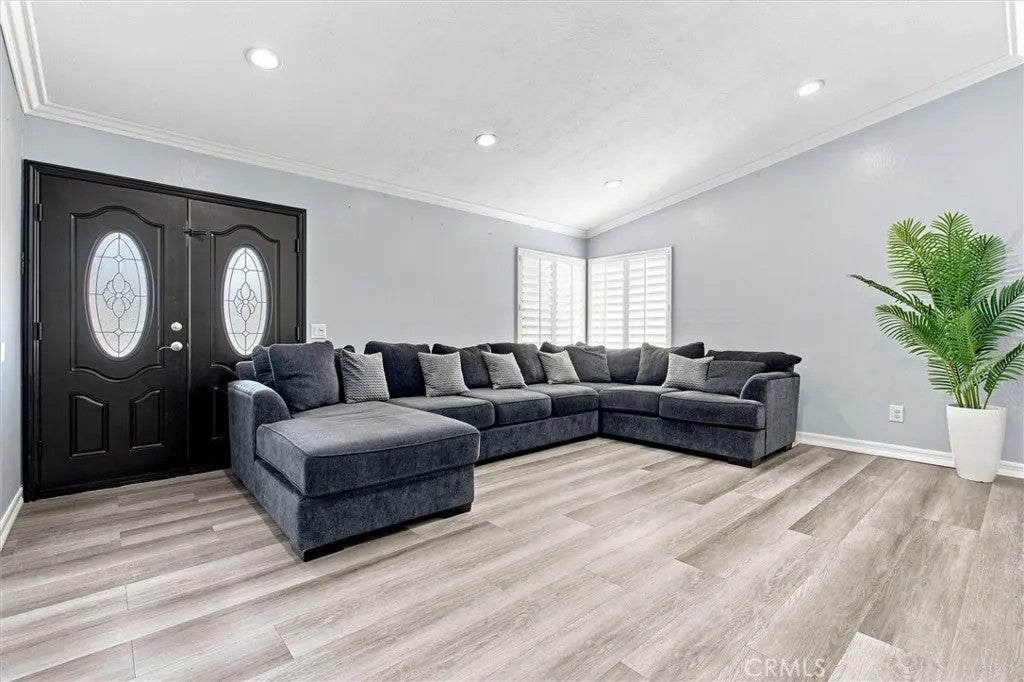 1554 S Cypress