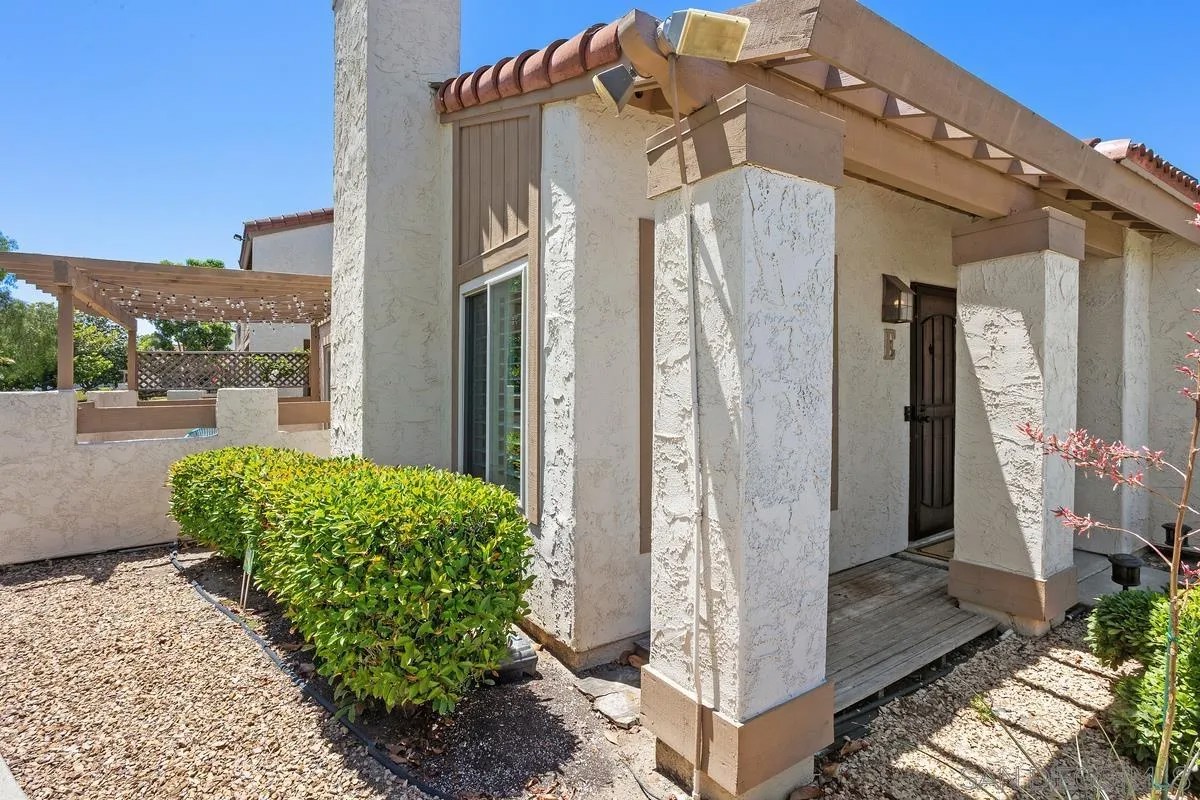 11872 Bernardo Terrace Unit E