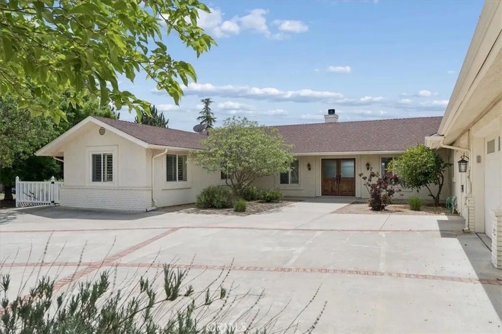 Photo of 5565 High Ridge, Paso Robles, CA 93446 (MLS # NS26076783)