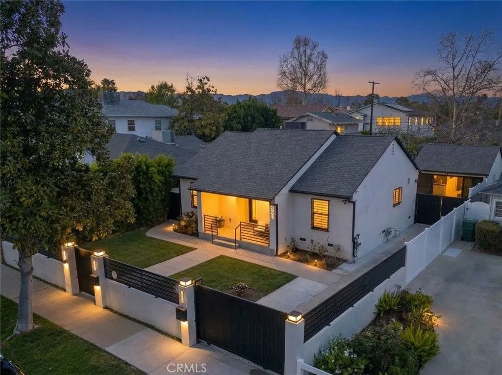 Photo of 4926 Greenbush Avenue, Sherman Oaks, CA 91423 (MLS # GD26047399)