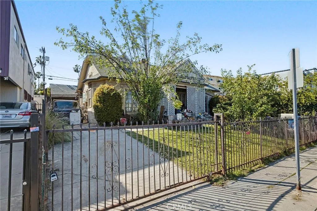 773 N Alexandria Avenue