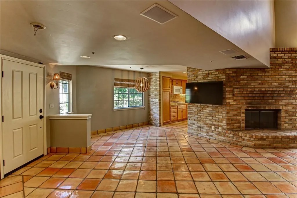 16287 Maricopa Ln