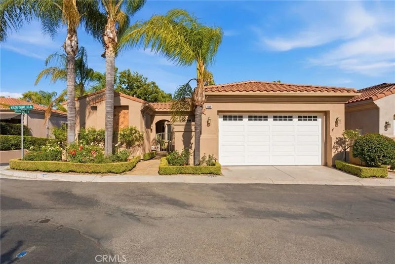 5640 Queen Palms
