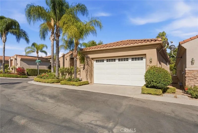 5640 Queen Palms