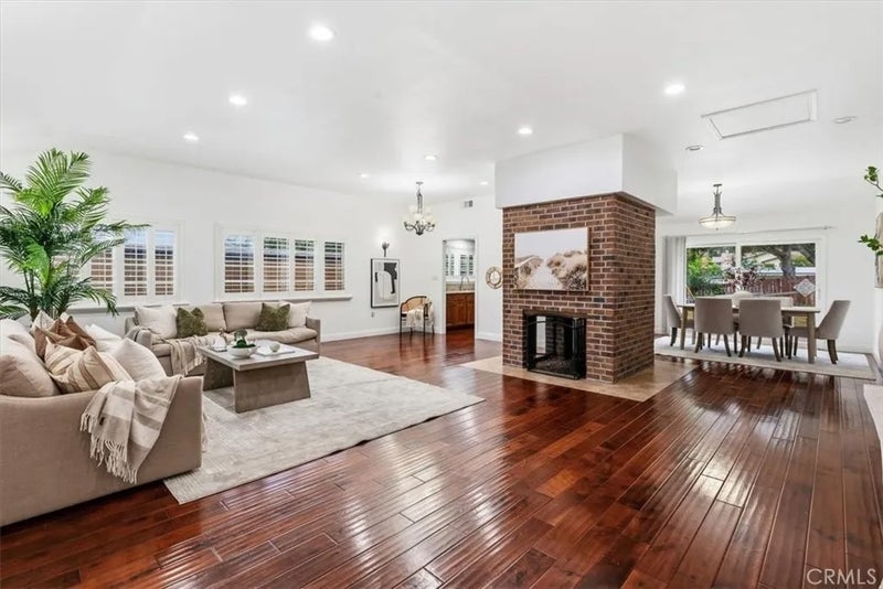 2339 Club Vista