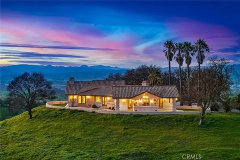 Photo of 1030 Redondo Lane, Templeton, CA 93465 (MLS # NS26040655)