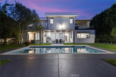 Photo of 4545 Stern Avenue, Sherman Oaks, CA 91423 (MLS # SR26083748)