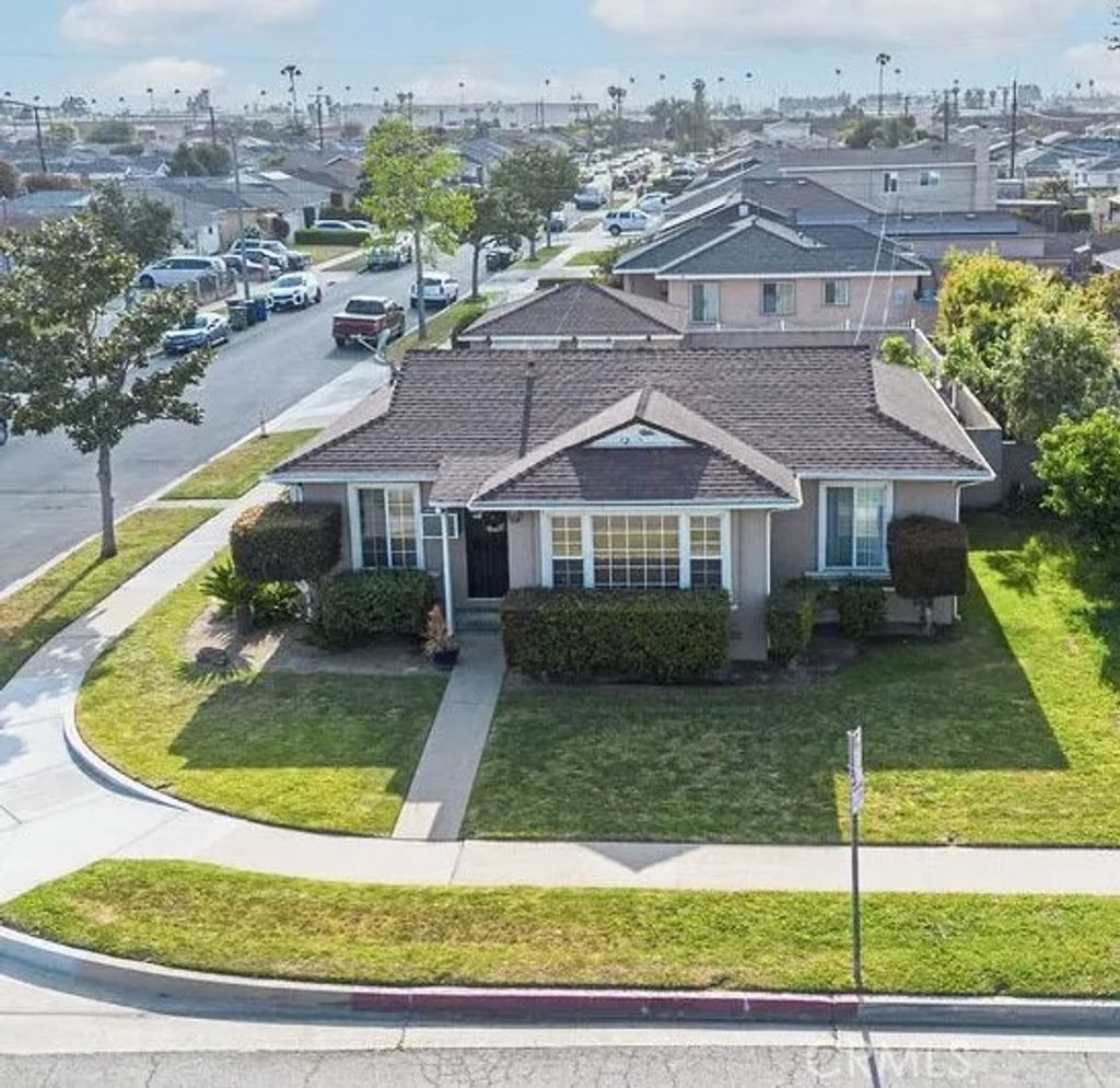 Photo of 13719 S San Pedro St, Los Angeles, CA 90061 (MLS # DW25280086)