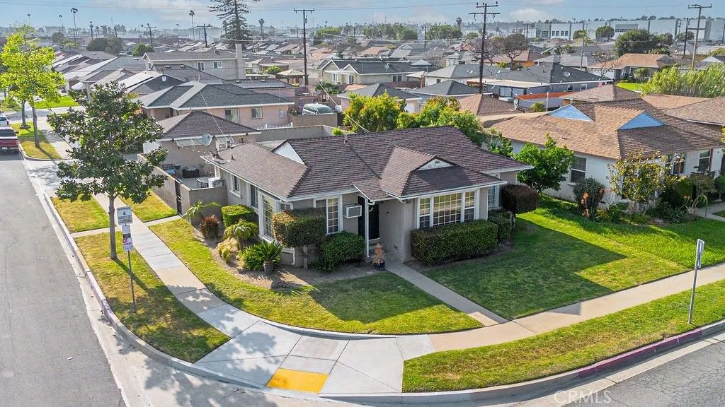 Photo of 13719 S San Pedro St, Los Angeles, CA 90061 (MLS # DW25280086)