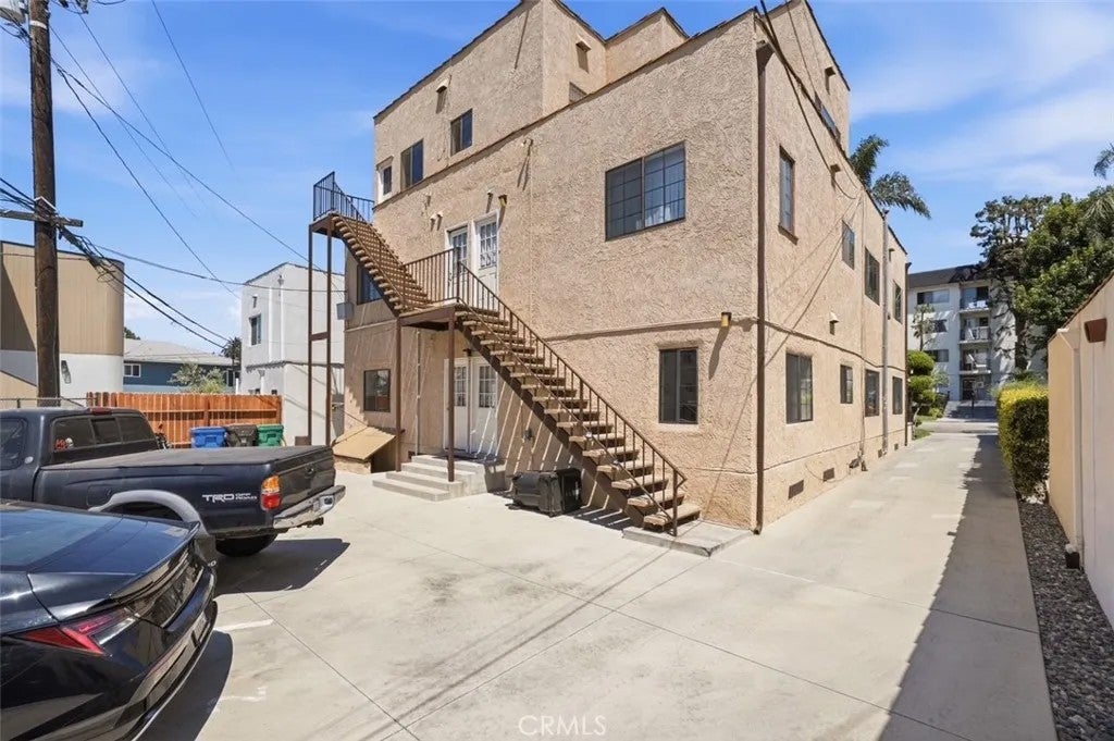 3632 E 1st