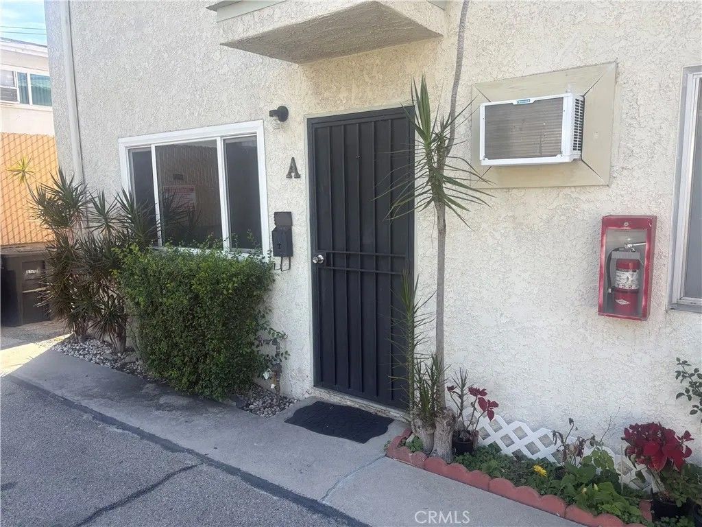 Photo of 2800 Thornton Avenue #A, Burbank, CA 91504 (MLS # GD26072195)