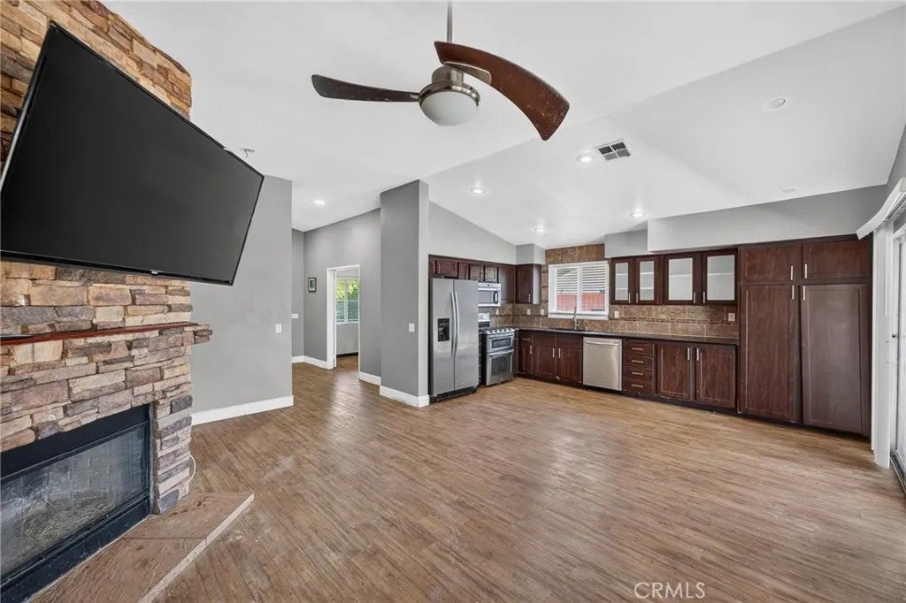 42869 Woodside Court