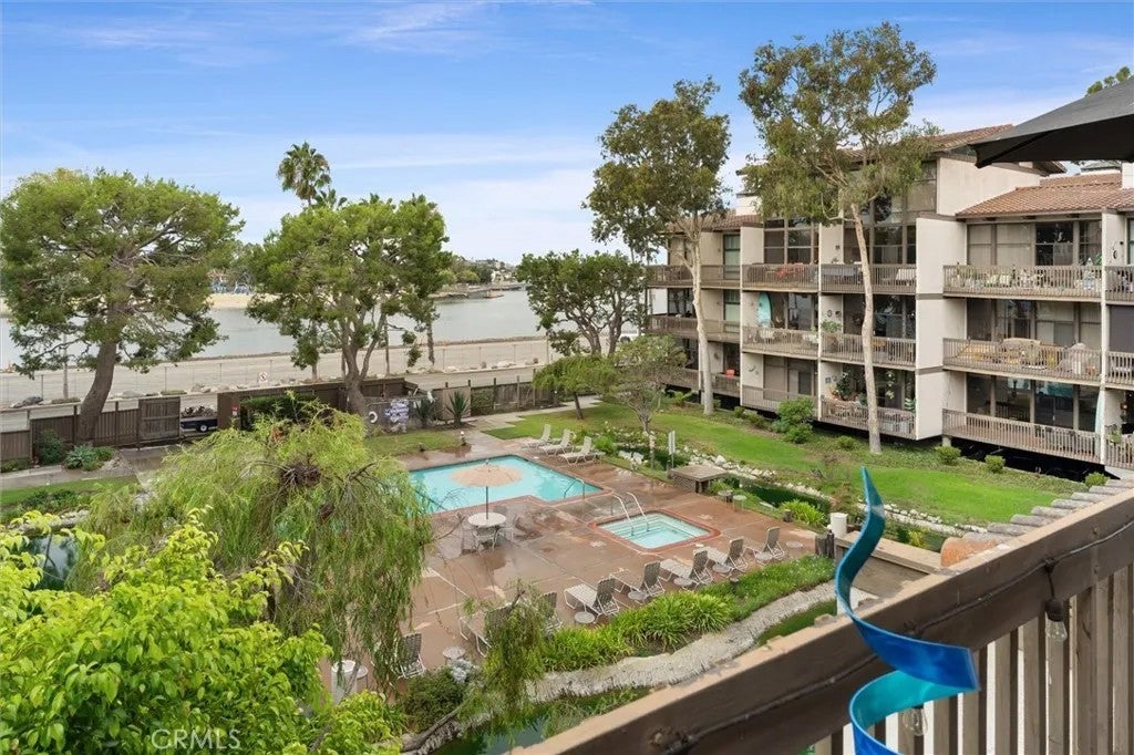 6326 Marina Pacifica Dr S
