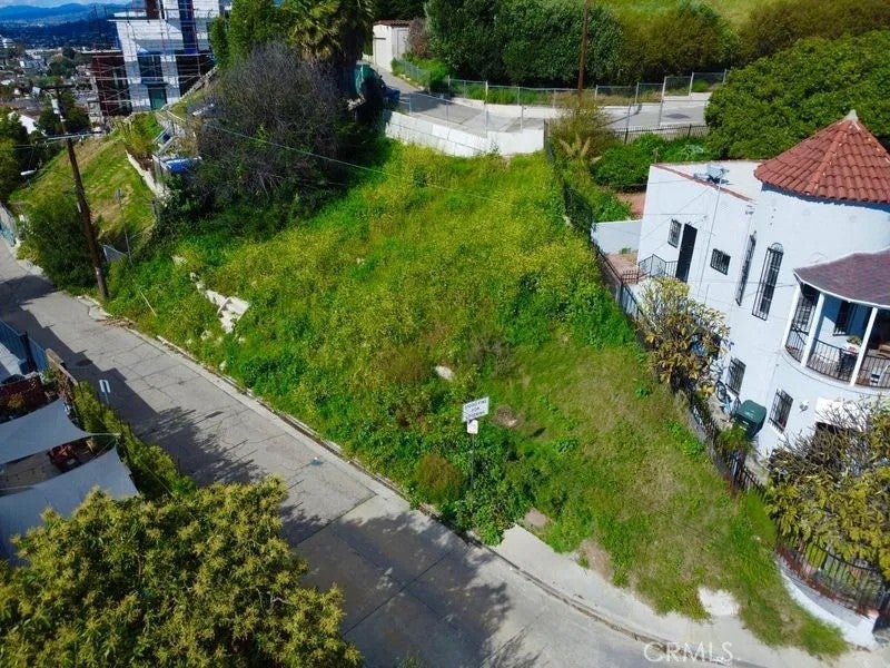 1202 N Hicks
