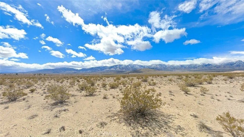Photo of 0 El Dorado, Lucerne Valley, CA 92356 (MLS # ND26226440)
