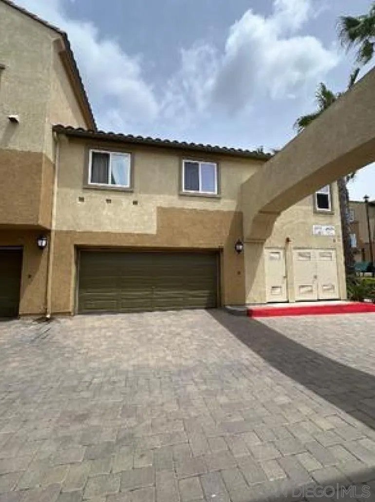 Photo of 2013 Caminito De La Cruz, Chula Vista, CA 91913 (MLS # 260025129)