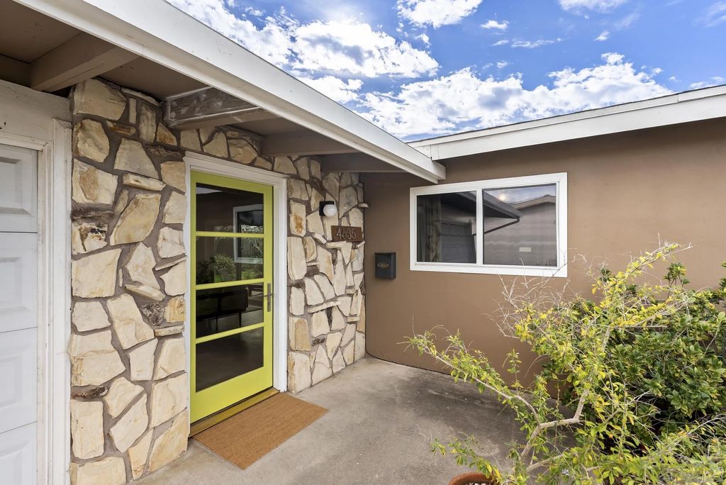 Photo of 4635 Cheshire St, San Diego, CA 92117 (MLS # 260002013)