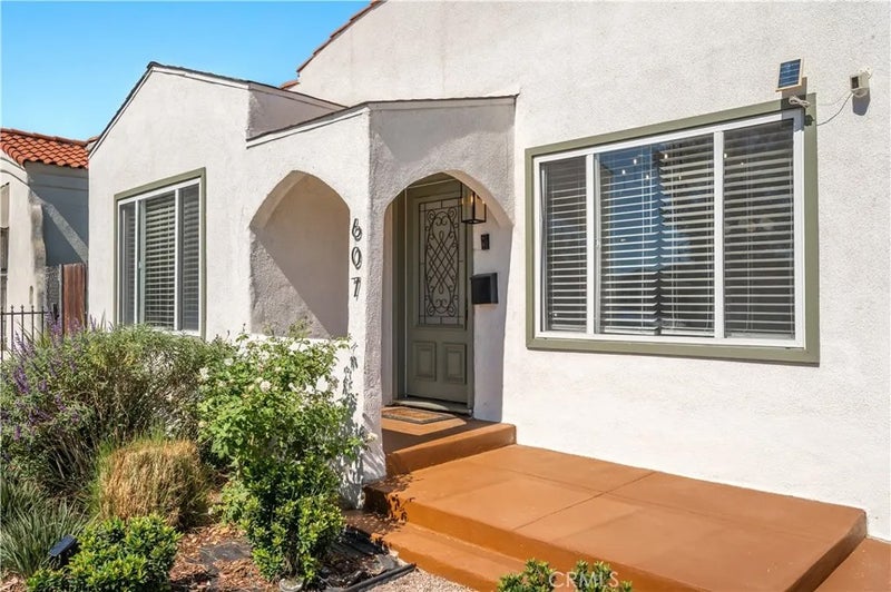607 W 111th Place