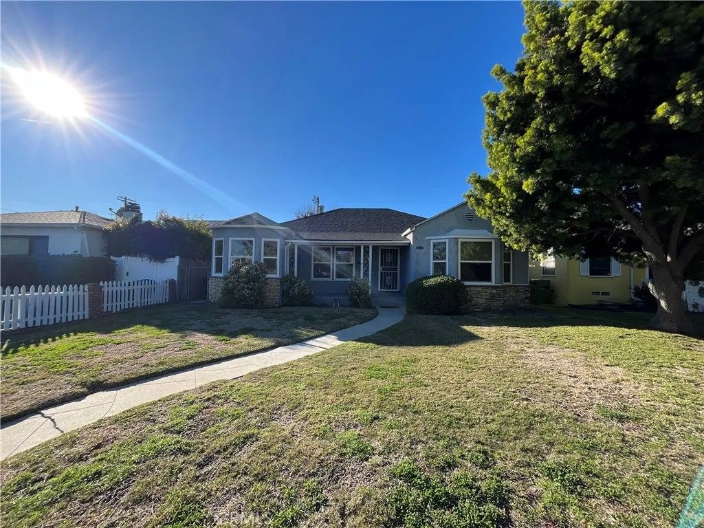 Photo of 5123 Auckland, North Hollywood, CA 91601 (MLS # SR26011453)