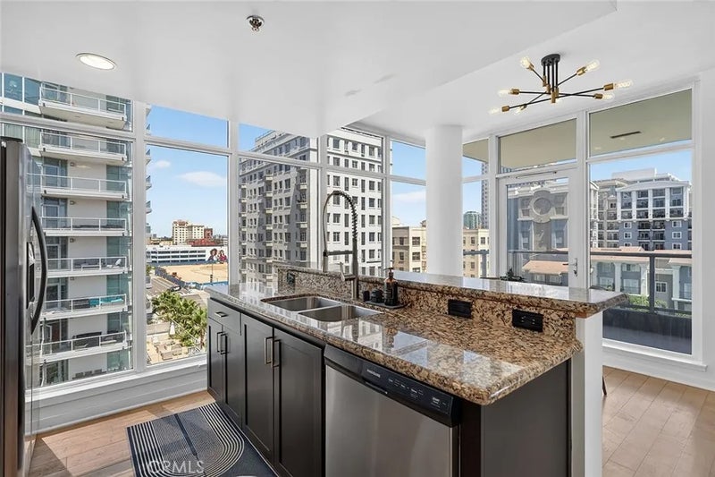 411 W Seaside 601