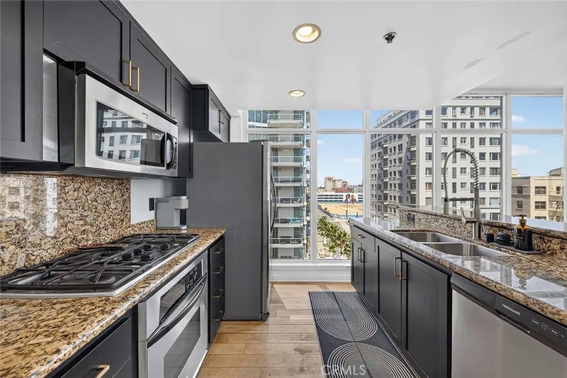411 W Seaside 601