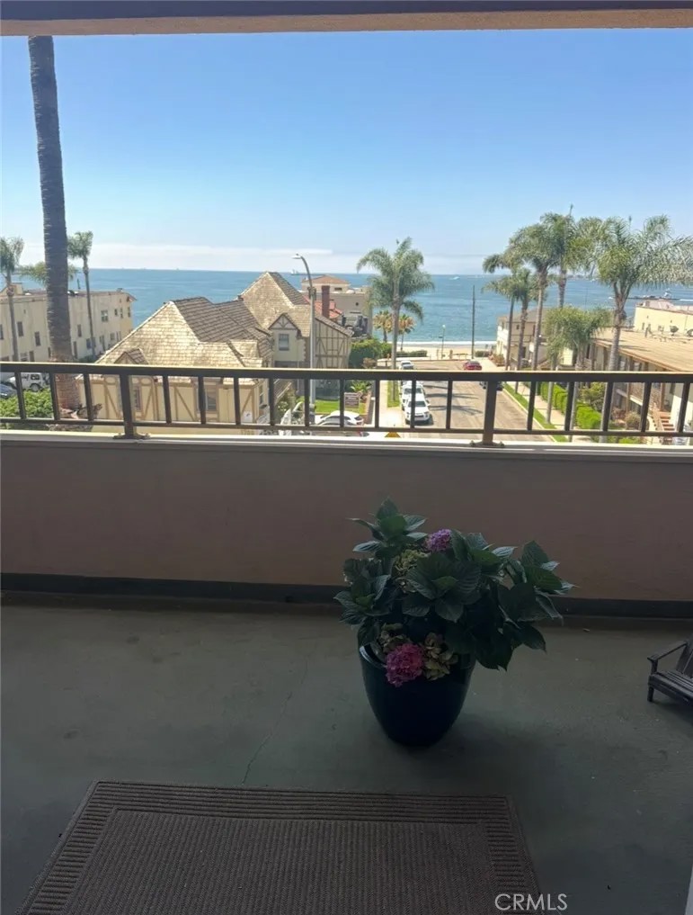 1635 E Ocean C4