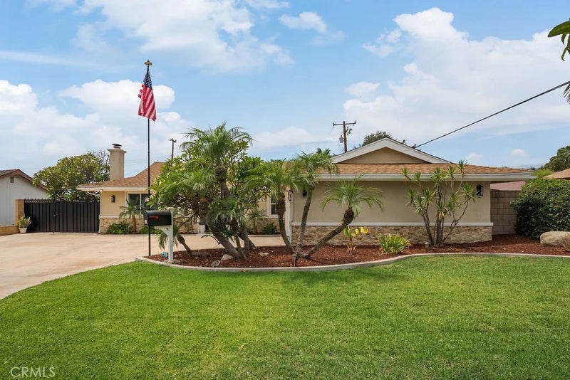 203 S Elwood