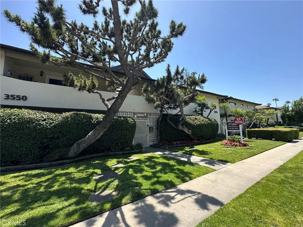 3546-3550 Los Flores Boulevard