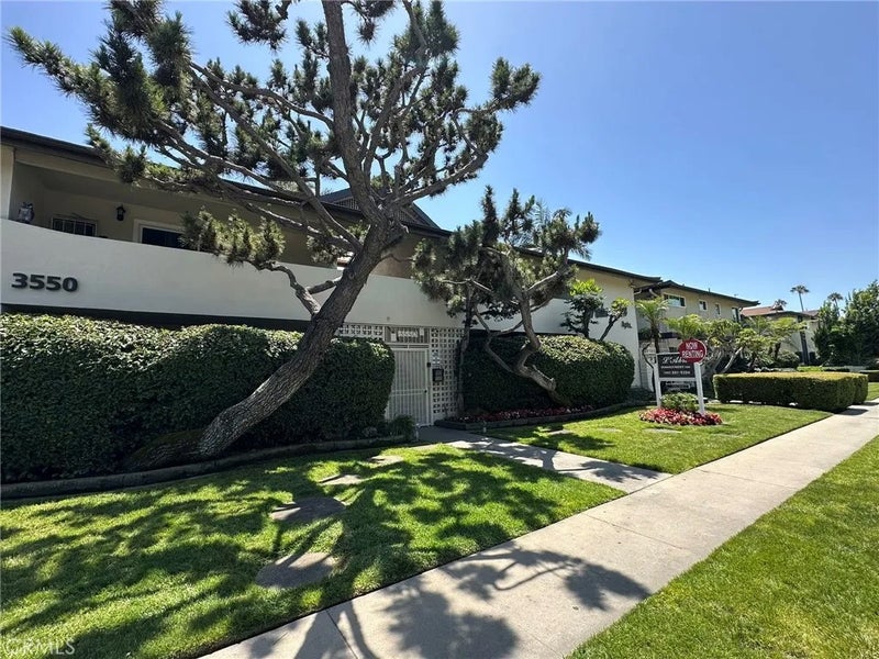 3546-3550 Los Flores Boulevard