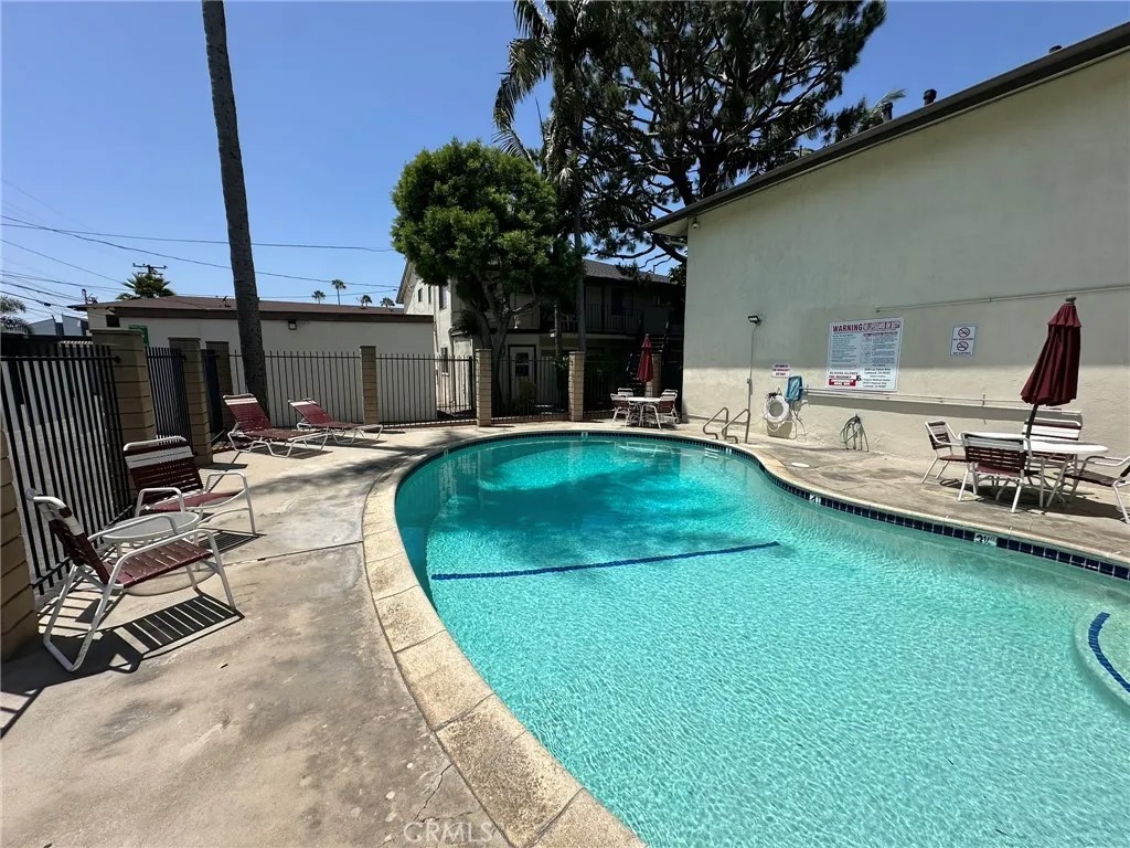 3546-3550 Los Flores Boulevard