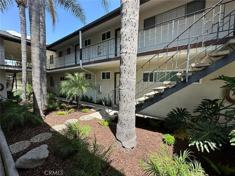 3546-3550 Los Flores Boulevard