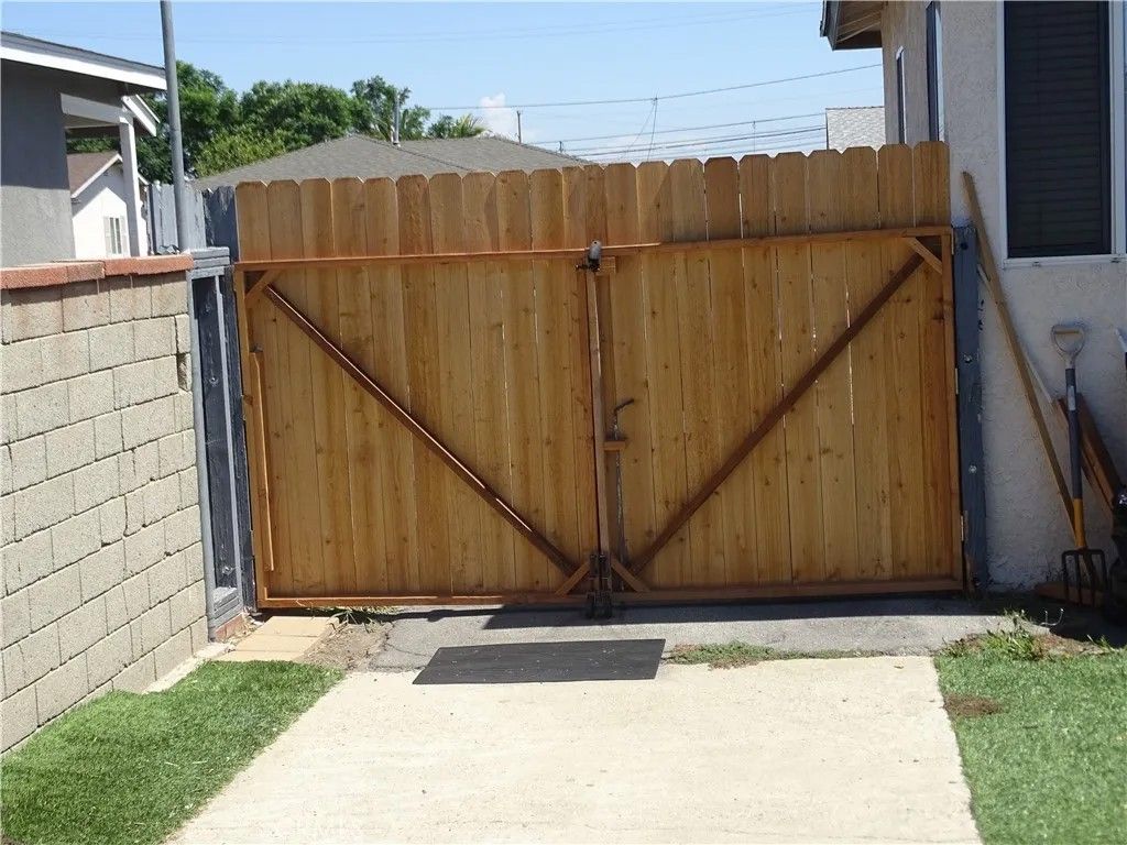 Photo of 21141 Berendo Ave, Torrance, CA 90502 (MLS # DW26014078)