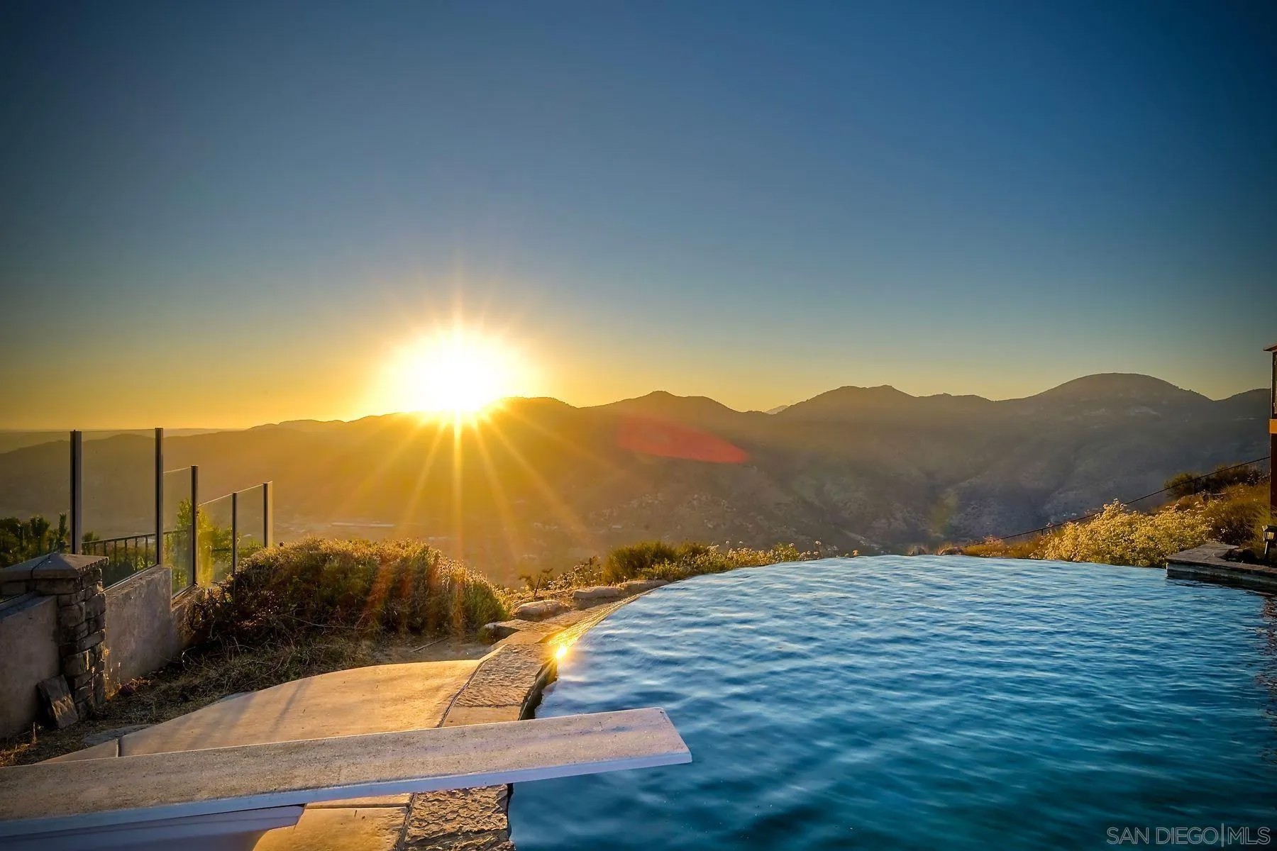 15068 Creek Hills Rd