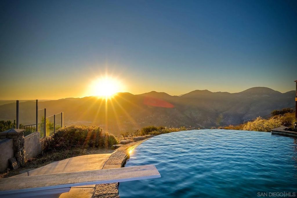 Photo of 15068 Creek Hills Rd, El Cajon, CA 92021 (MLS # 260002473)