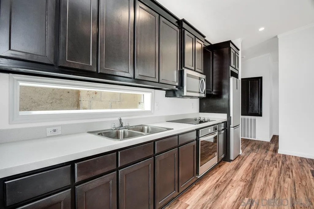 821 44th St. (4 units)