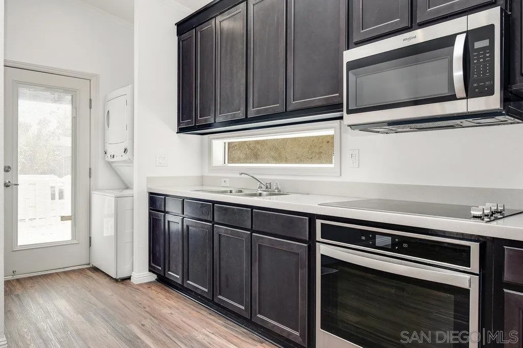 821 44th St. (4 units)