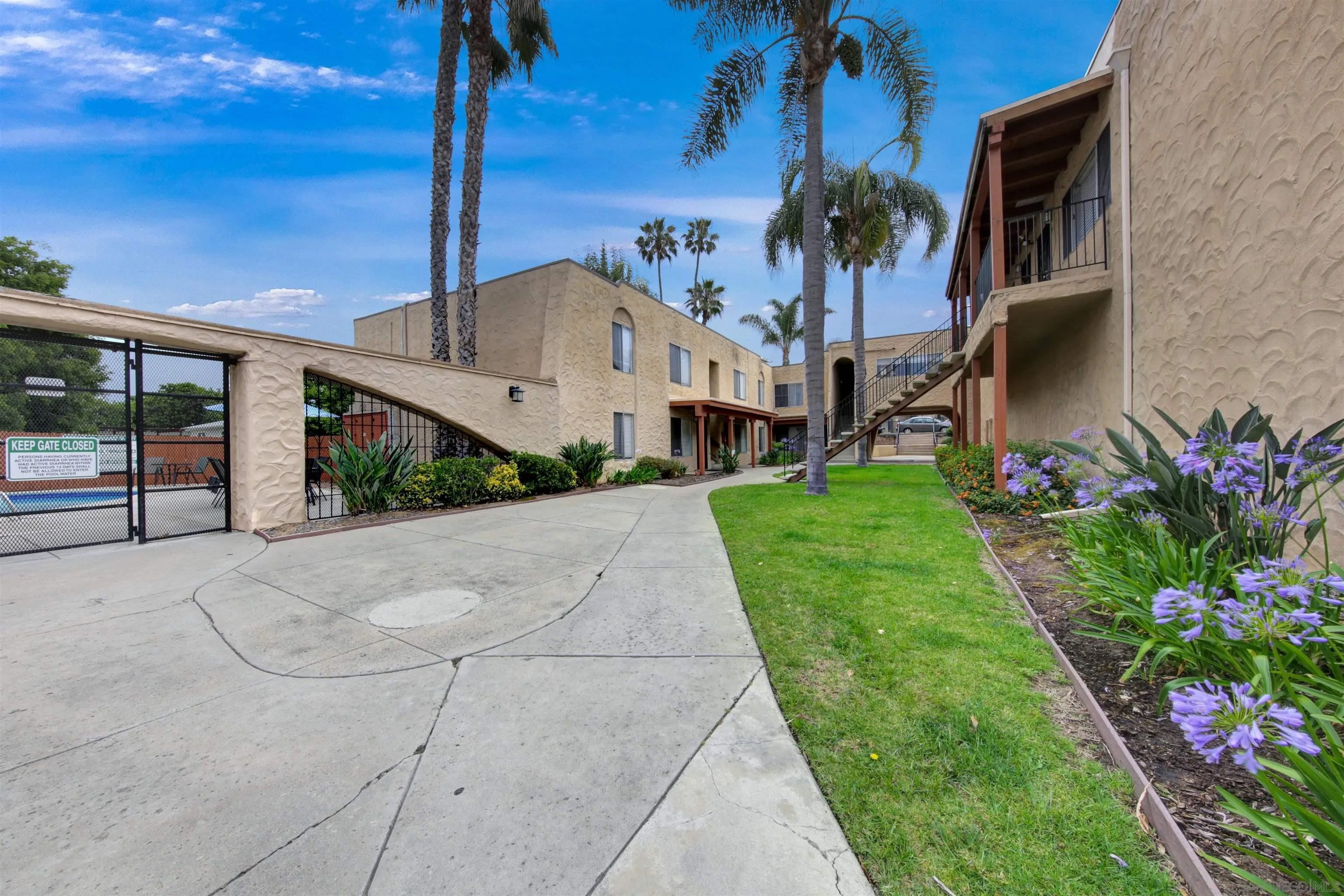 8694 Lemon Ave