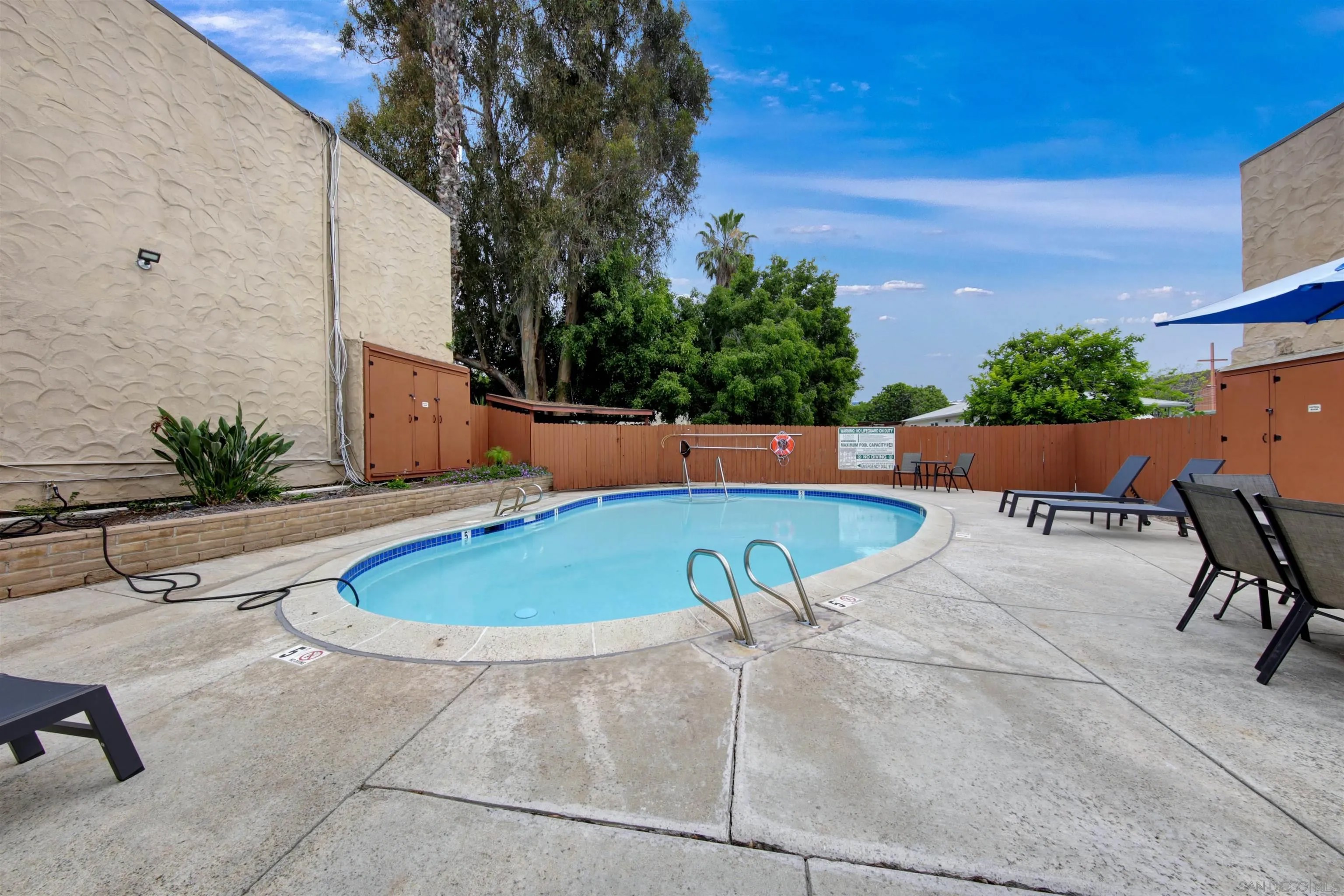 8694 Lemon Ave