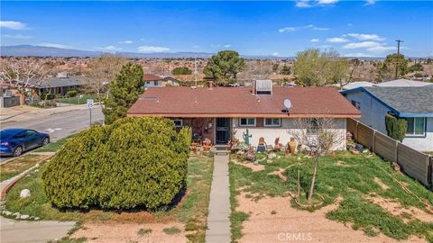 Photo of 1549 Elizabeth Lake, Palmdale, CA 93551 (MLS # SR26053990)