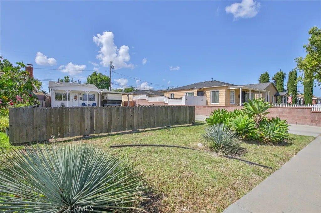 Photo of 1404 E Michelson St, Long Beach, CA 90805 (MLS # RS26092779)