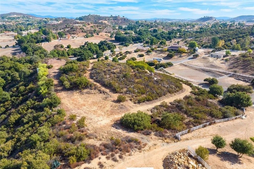 Photo of 38563 Calle de Companero, Murrieta, CA 92562 (MLS # SW25207435)