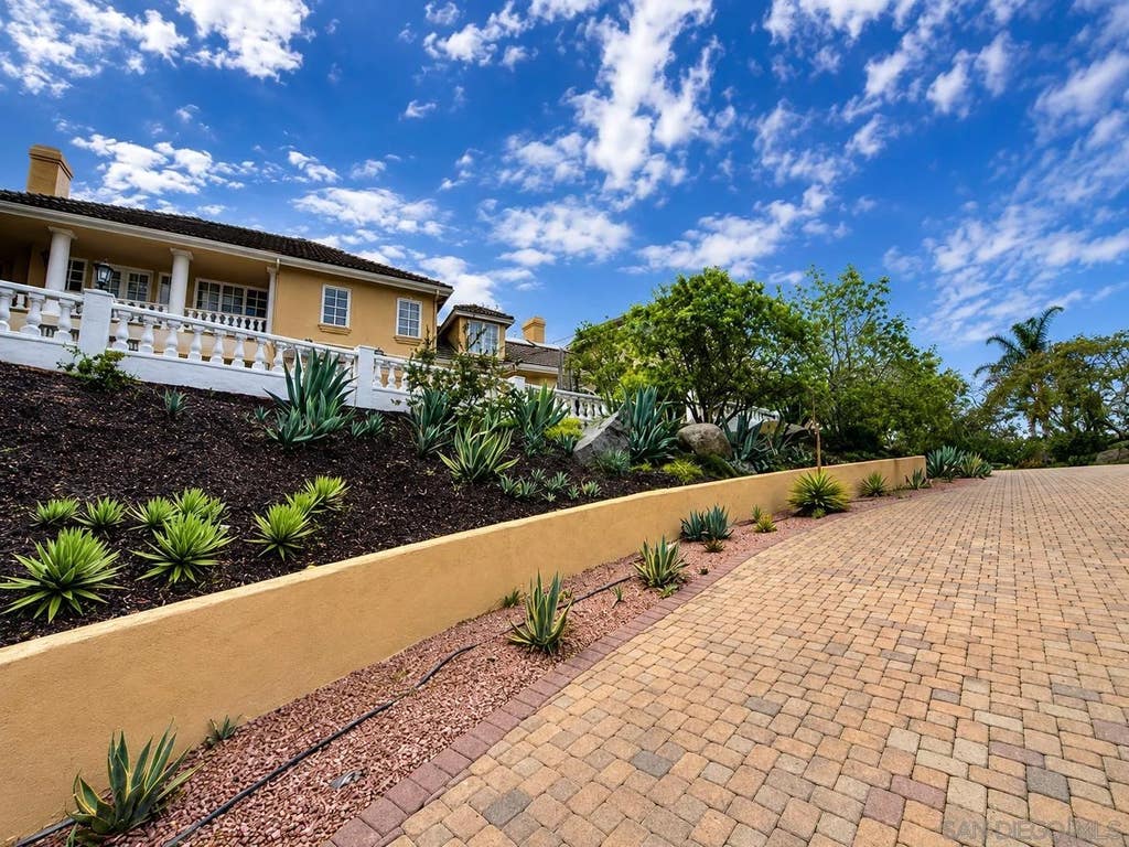 Photo of 6150 Avenida Alteras, Rancho Santa Fe, CA 92067 (MLS # 260017185)