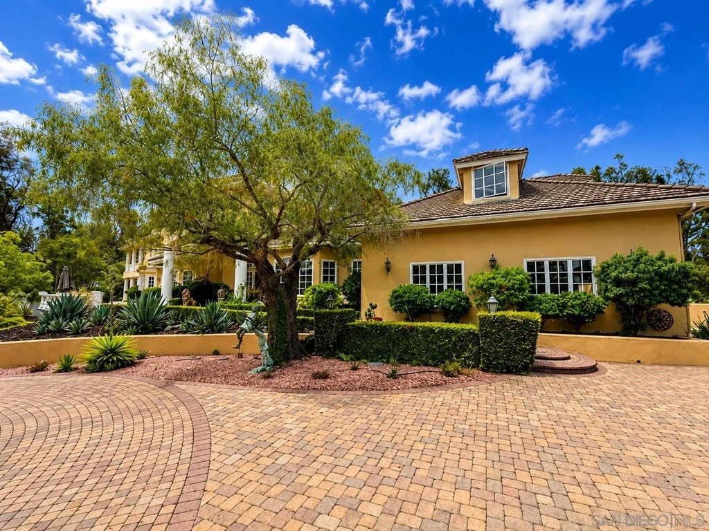 Photo of 6150 Avenida Alteras, Rancho Santa Fe, CA 92067 (MLS # 260017185)