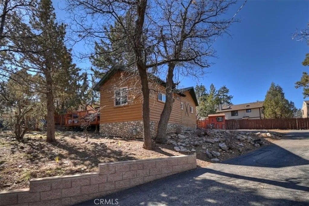 Photo of 687 Villa Grove, Big Bear Lake, CA 92314 (MLS # IG26020282)
