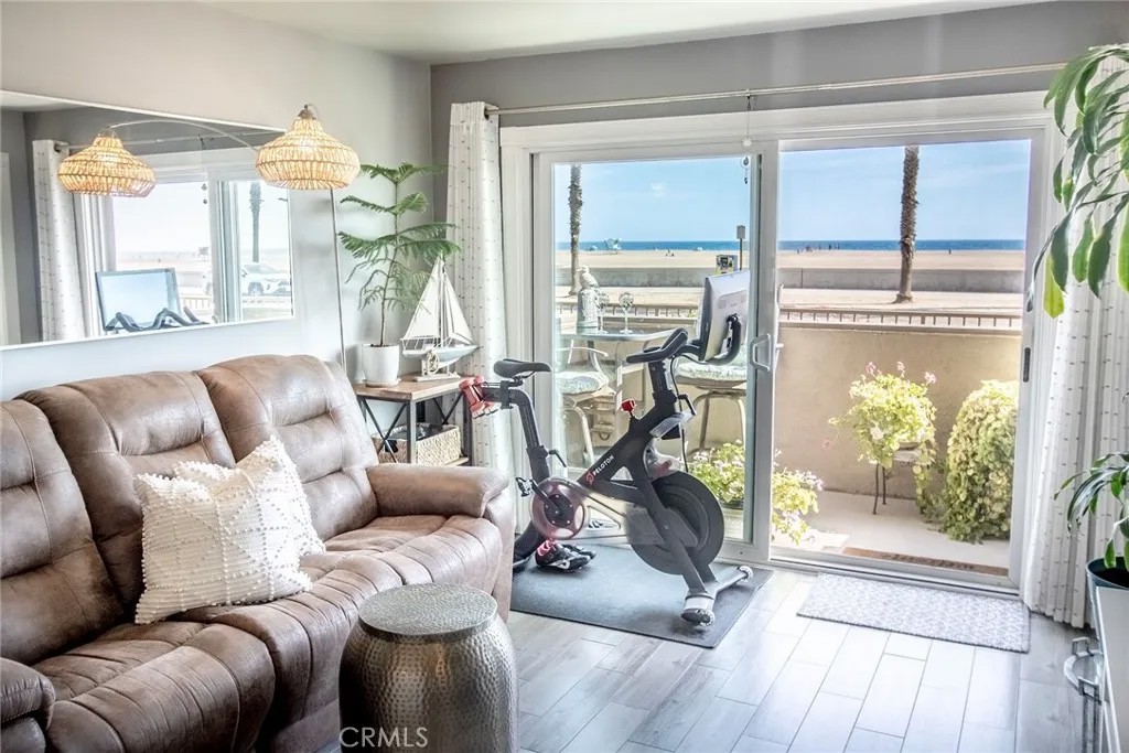 275 E Surfside
